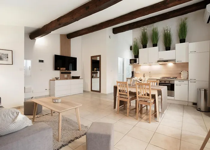 L évêque 3km De Pezénas Suit'appart 70m2 *